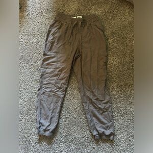 Hollister cargo pants || high rise || size M